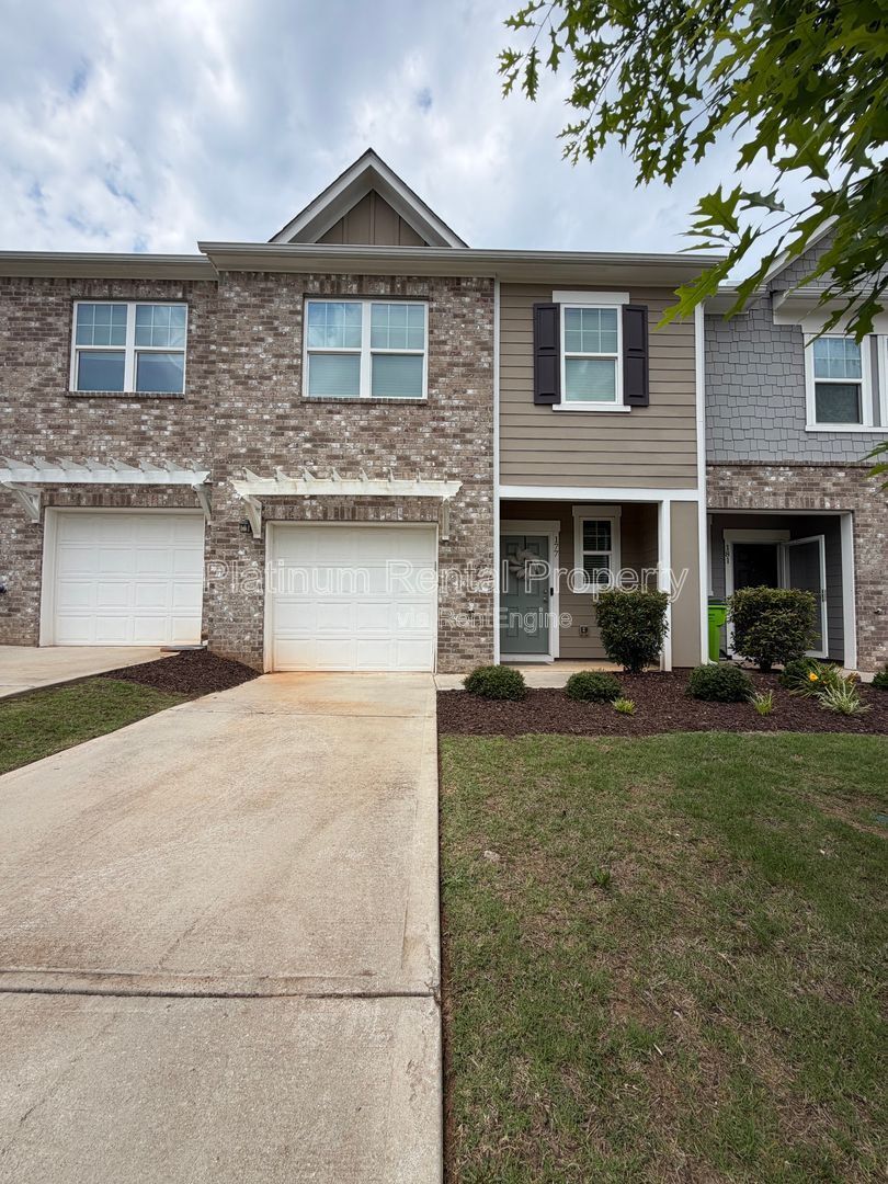 Better-than-new 3 bedroom townhome in McDonough by Platinum Property Management Services, Inc. property image