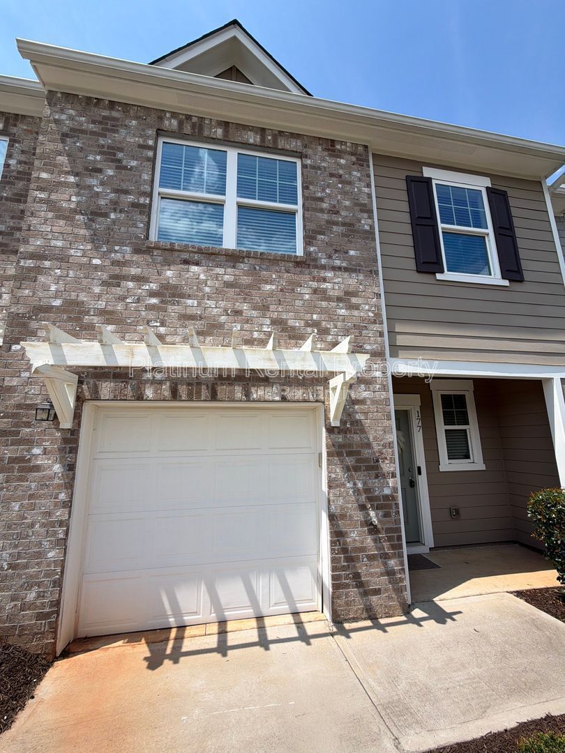 Better-than-new 3 bedroom townhome in McDonough by Platinum Property Management Services, Inc. property image