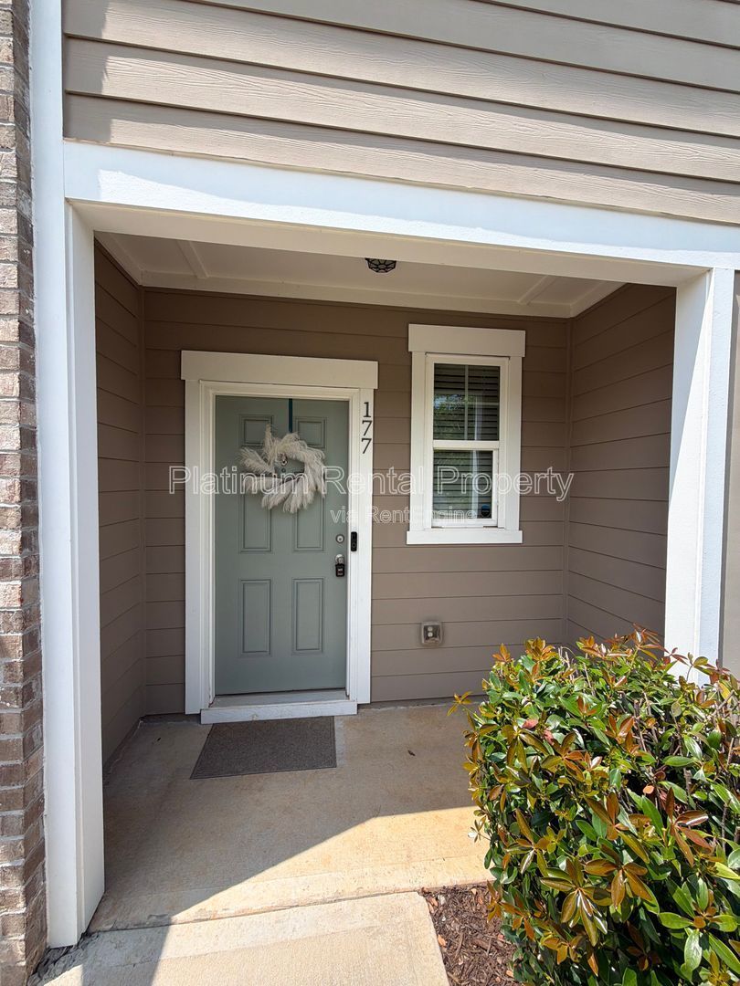Better-than-new 3 bedroom townhome in McDonough by Platinum Property Management Services, Inc. property image