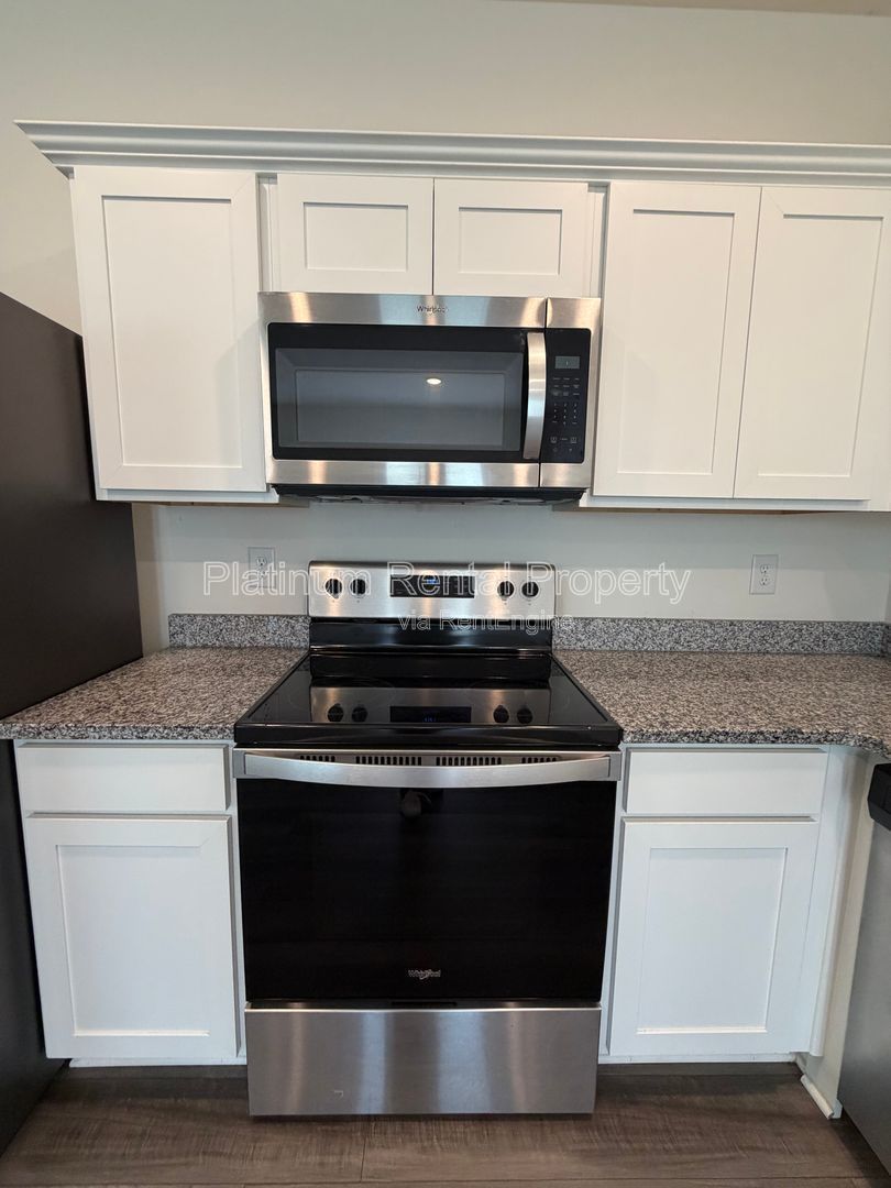 Better-than-new 3 bedroom townhome in McDonough by Platinum Property Management Services, Inc. property image