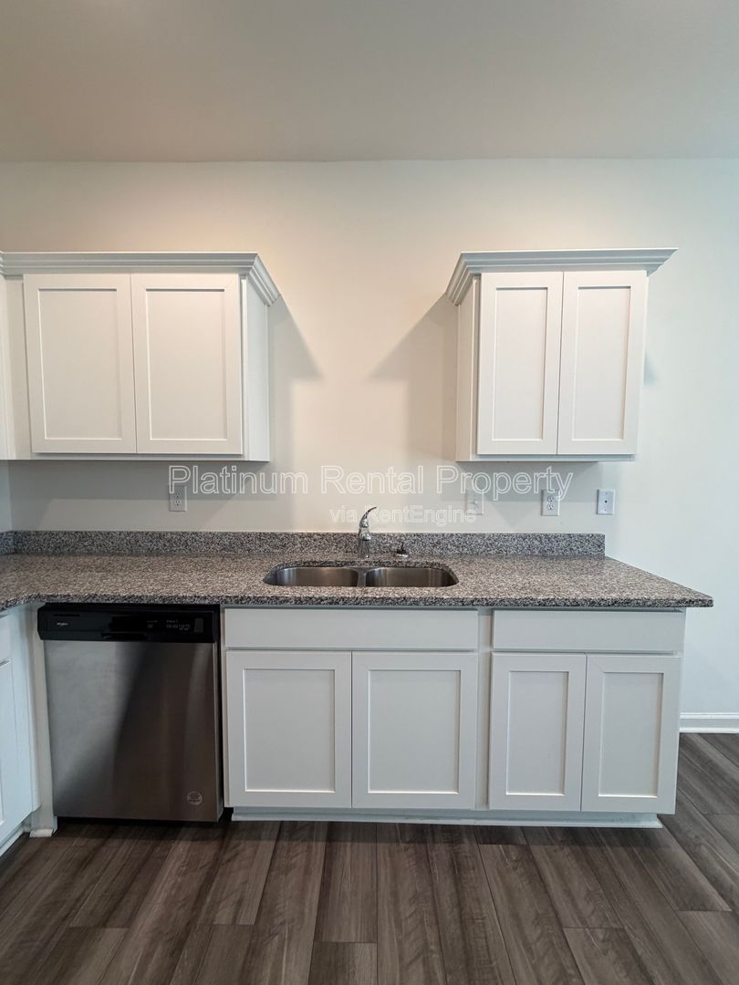 Better-than-new 3 bedroom townhome in McDonough by Platinum Property Management Services, Inc. property image