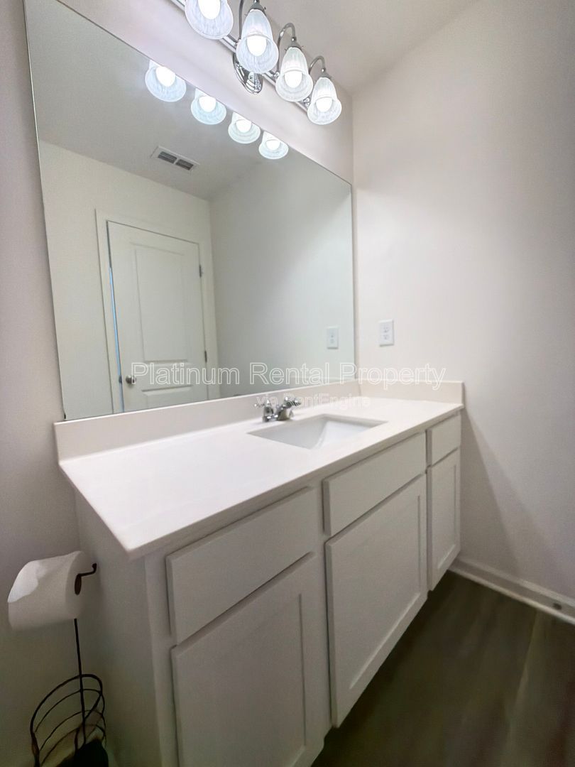 Better-than-new 3 bedroom townhome in McDonough by Platinum Property Management Services, Inc. property image