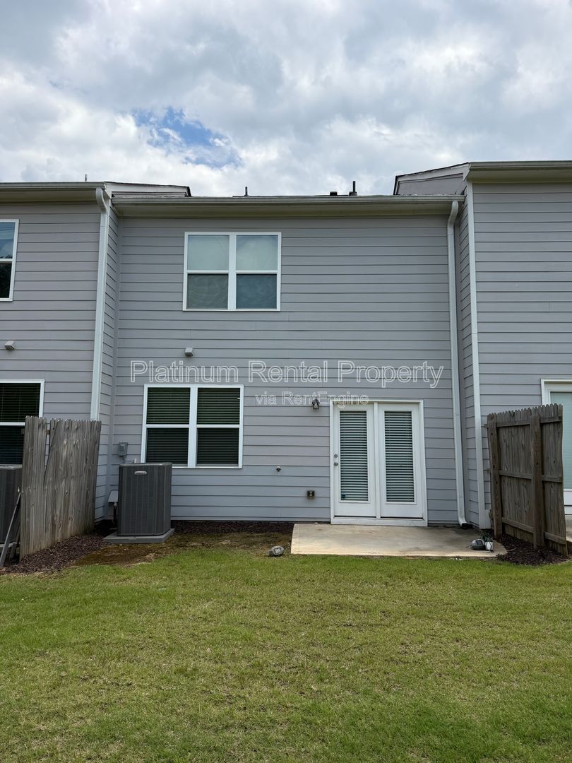 Better-than-new 3 bedroom townhome in McDonough by Platinum Property Management Services, Inc. property image