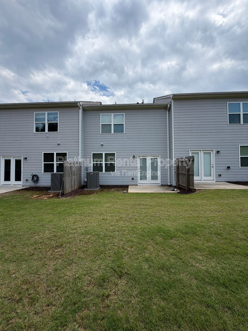 Better-than-new 3 bedroom townhome in McDonough by Platinum Property Management Services, Inc. property image
