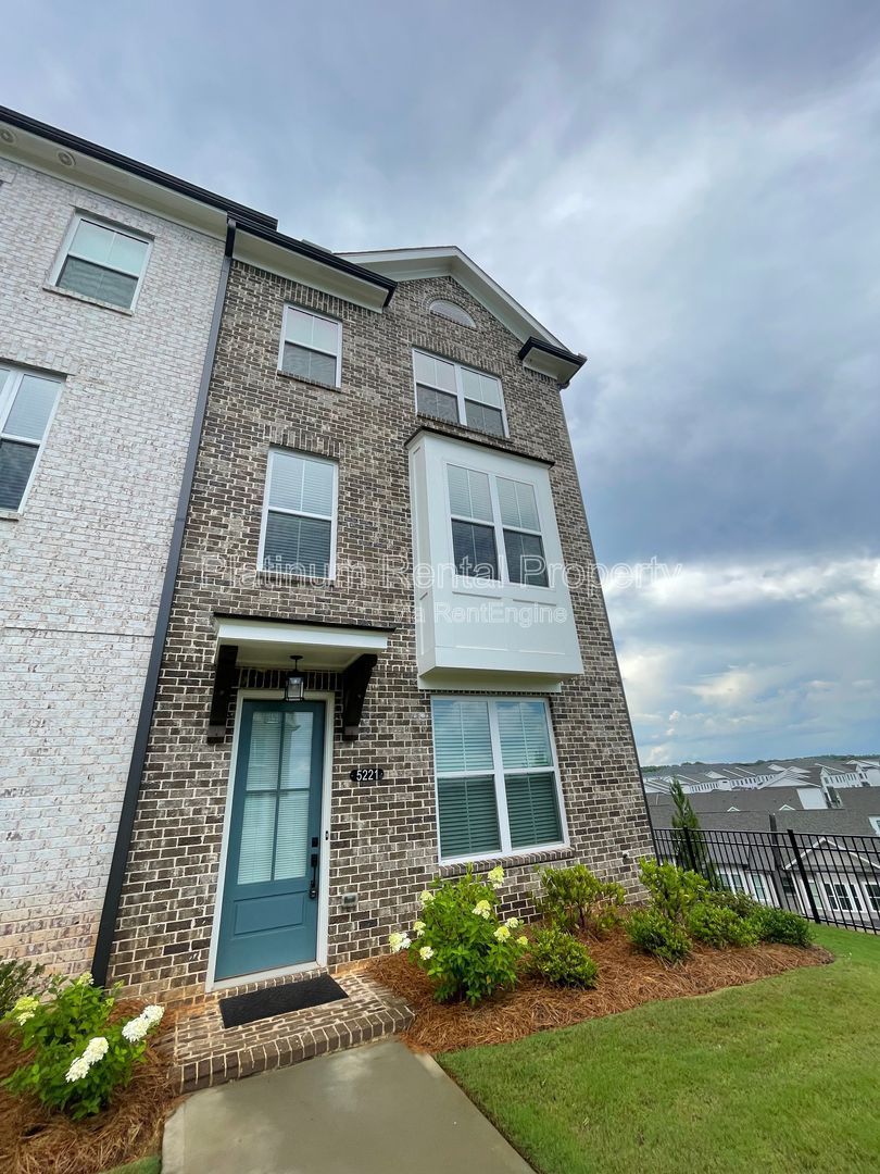 Meticulously maintained and better than new, 3 bedroom, 3.5 bathrooms in FANTASTIC gated Buford neighborhood, by Platinum Property Management Services, Inc. property image