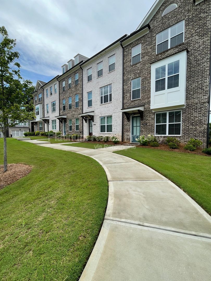 Meticulously maintained and better than new, 3 bedroom, 3.5 bathrooms in FANTASTIC gated Buford neighborhood, by Platinum Property Management Services, Inc. property image