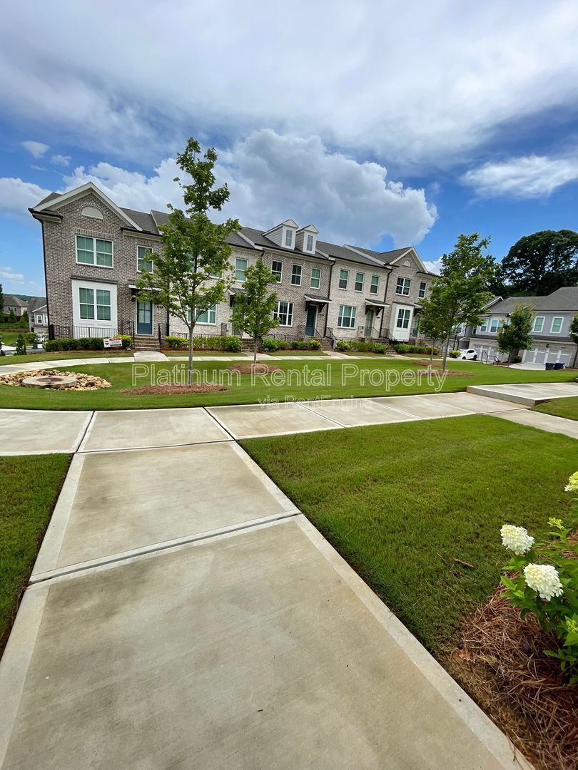 Meticulously maintained and better than new, 3 bedroom, 3.5 bathrooms in FANTASTIC gated Buford neighborhood, by Platinum Property Management Services, Inc. property image