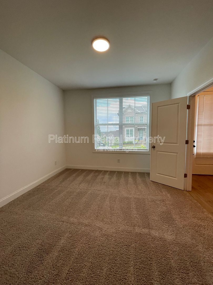Meticulously maintained and better than new, 3 bedroom, 3.5 bathrooms in FANTASTIC gated Buford neighborhood, by Platinum Property Management Services, Inc. property image