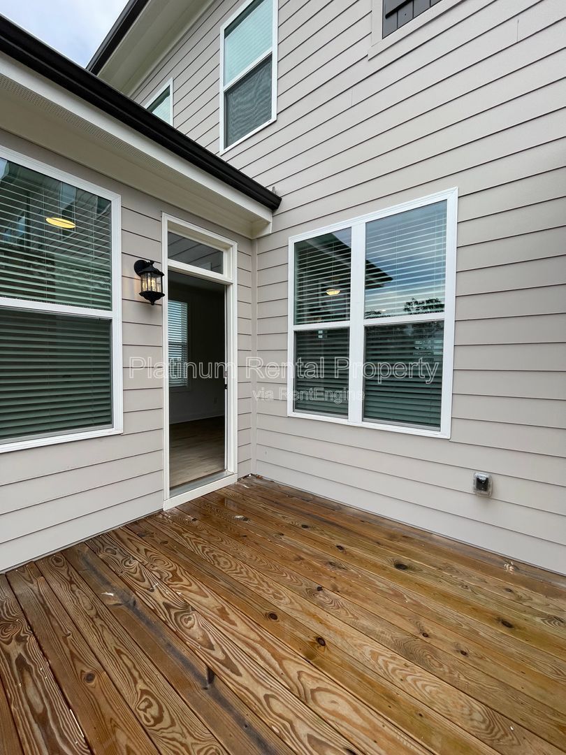 Meticulously maintained and better than new, 3 bedroom, 3.5 bathrooms in FANTASTIC gated Buford neighborhood, by Platinum Property Management Services, Inc. property image