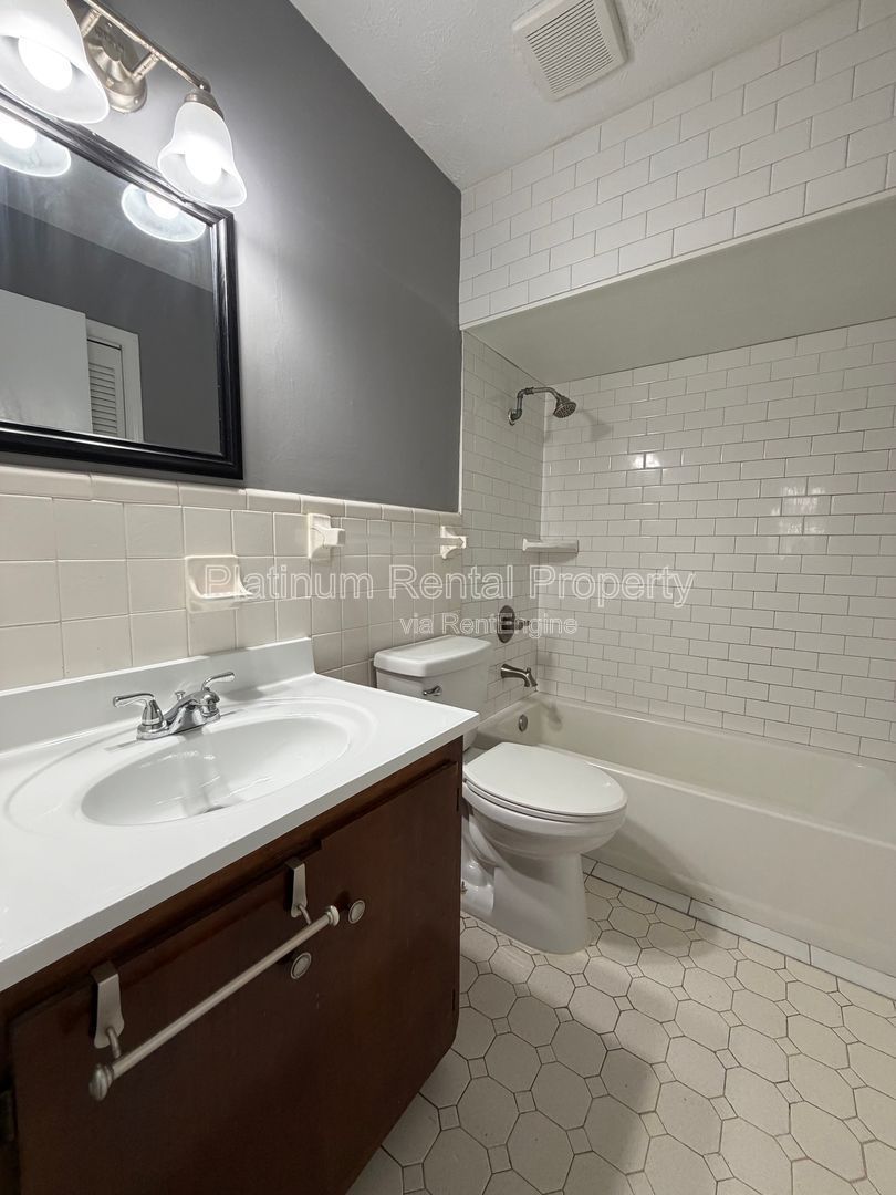 Well maintained 2 bedroom unit in Monroe for rent by Platinum Property Management Services, Inc. property image