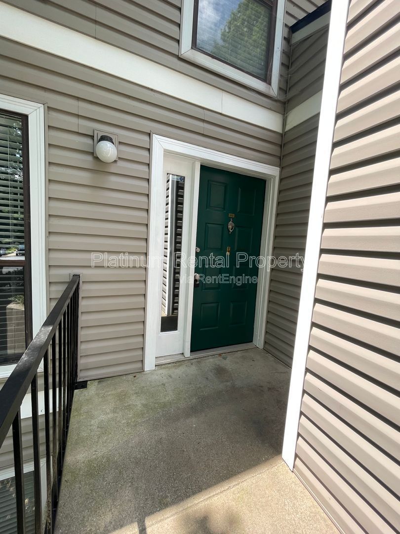 Uniquely, modern 2 bedroom condo in prime location near Powers Ferry Road, by Platinum Property Management Services, Inc. property image