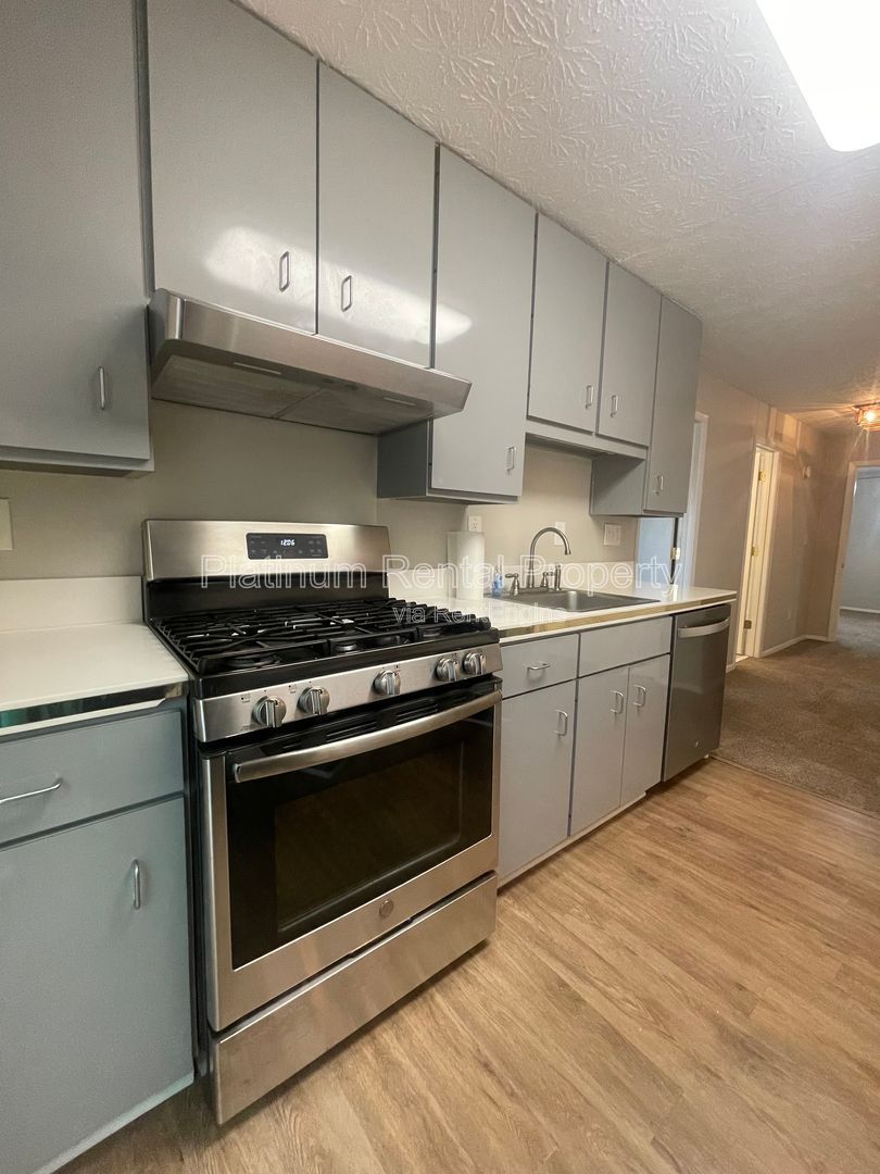 Uniquely, modern 2 bedroom condo in prime location near Powers Ferry Road, by Platinum Property Management Services, Inc. property image