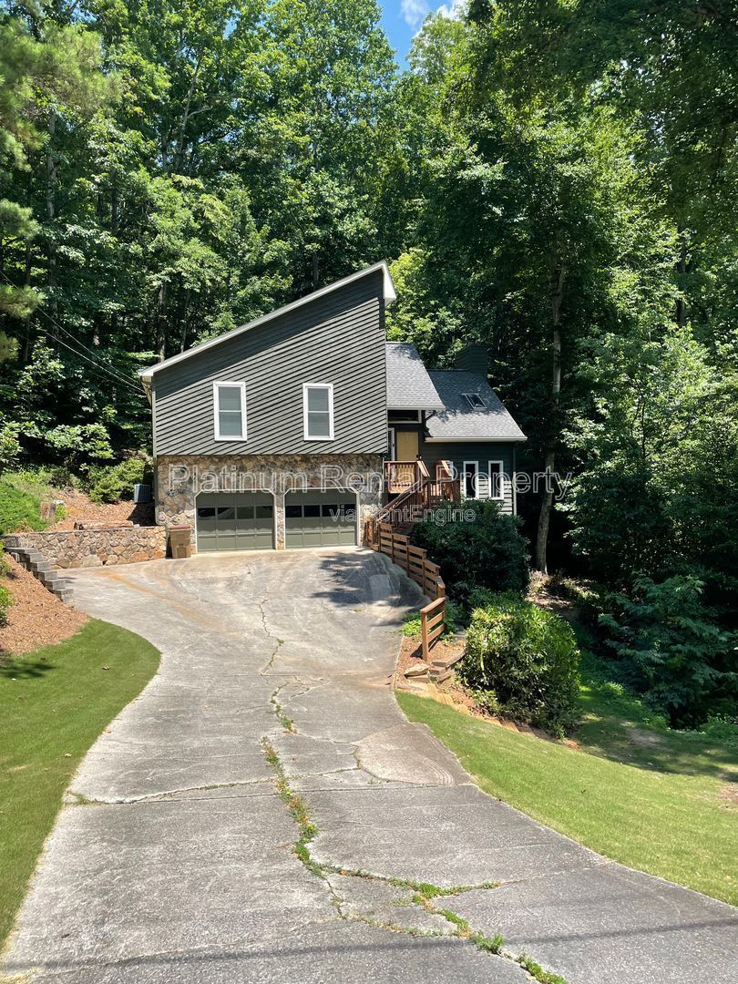 Fabulous, 4 bedroom hidden gem in prestigious East Cobb, by Platinum Property  Management Services, Inc. property image