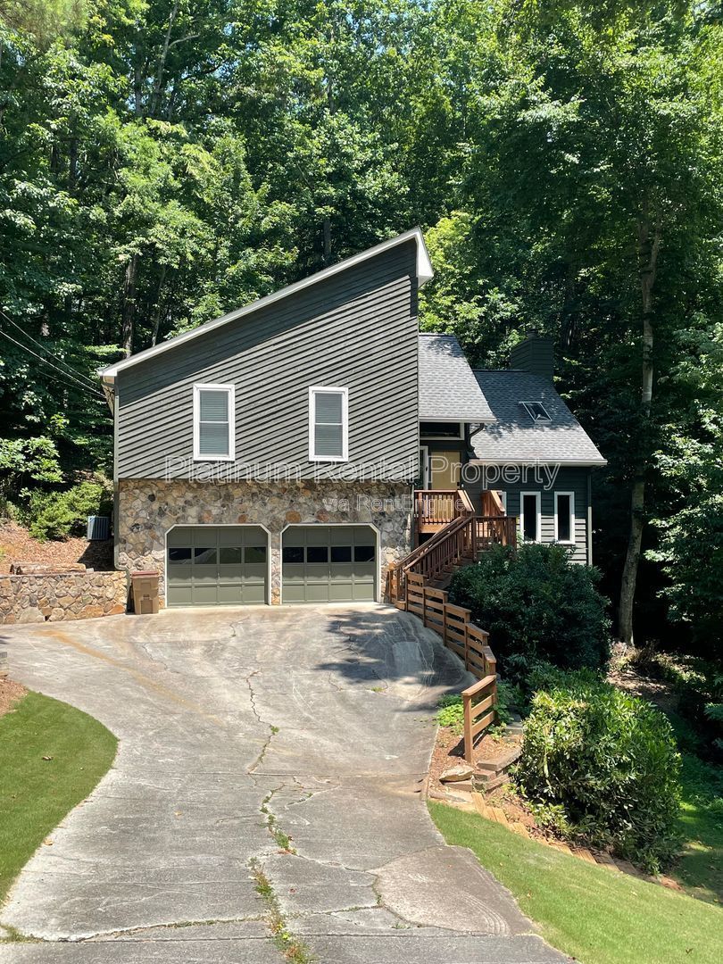 Fabulous, 4 bedroom hidden gem in prestigious East Cobb, by Platinum Property  Management Services, Inc. property image