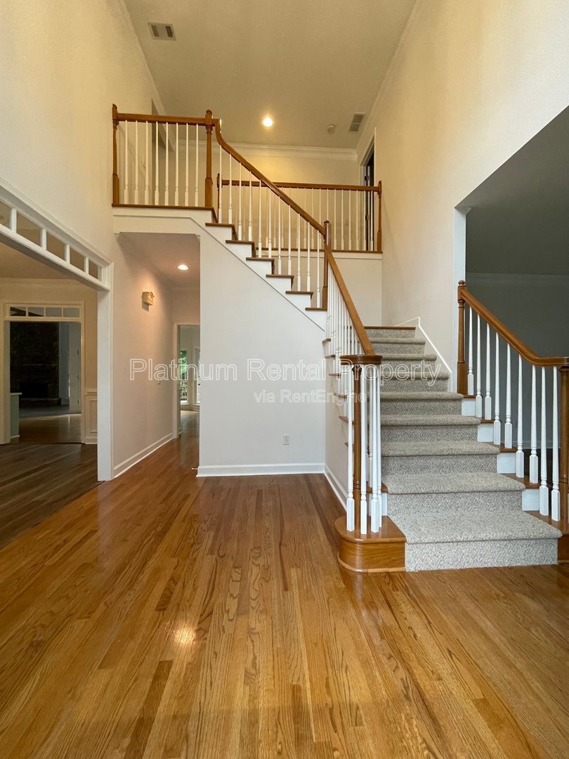 Stunning & exquisite 5 bedroom home on fully finished basement by Platinum Property Management Services, Inc. property image