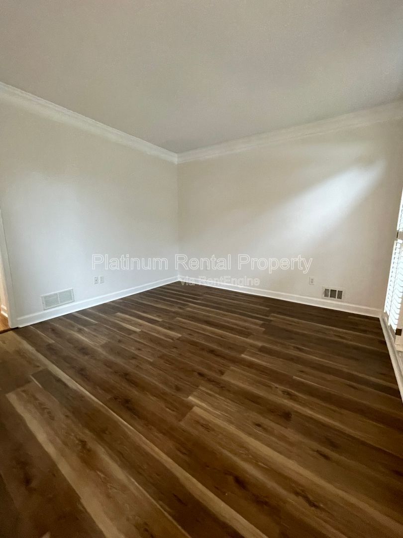 Stunning & exquisite 5 bedroom home on fully finished basement by Platinum Property Management Services, Inc. property image