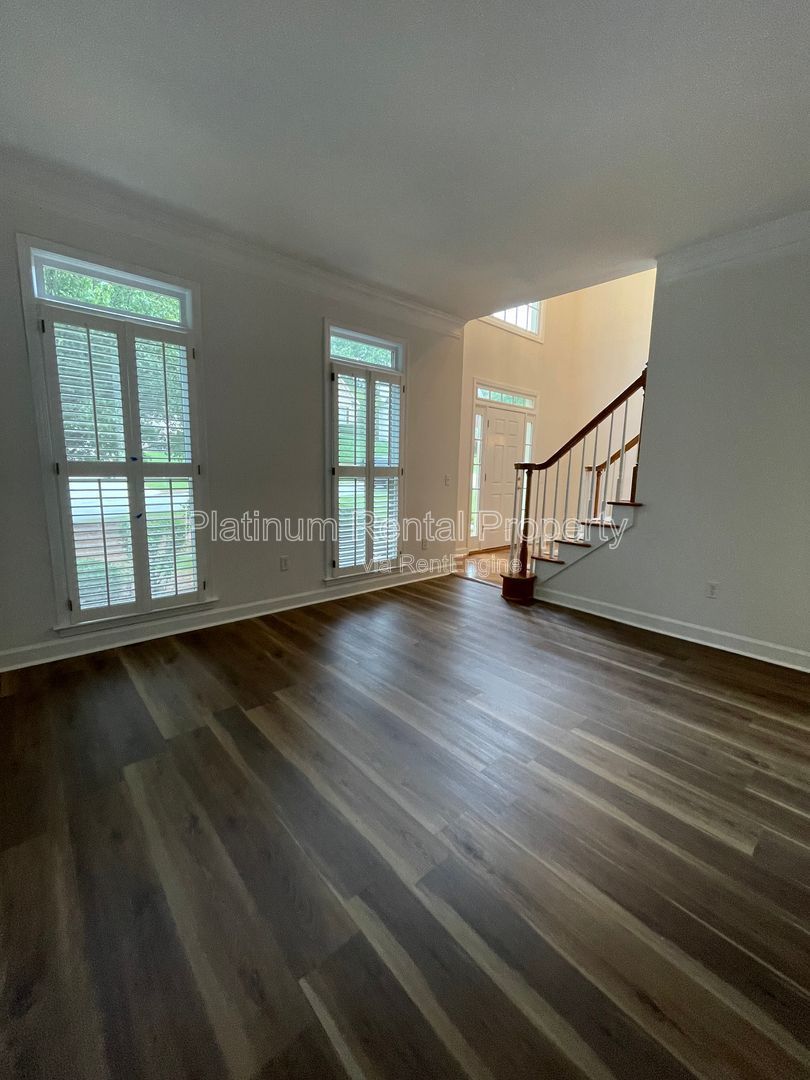 Stunning & exquisite 5 bedroom home on fully finished basement by Platinum Property Management Services, Inc. property image