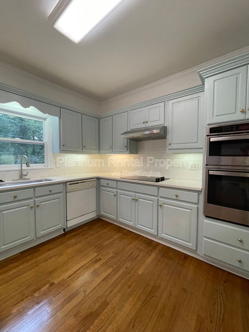 Stunning & exquisite 5 bedroom home on fully finished basement by Platinum Property Management Services, Inc. property image