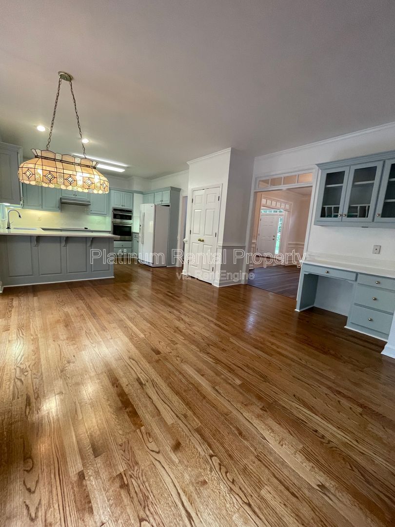 Stunning & exquisite 5 bedroom home on fully finished basement by Platinum Property Management Services, Inc. property image