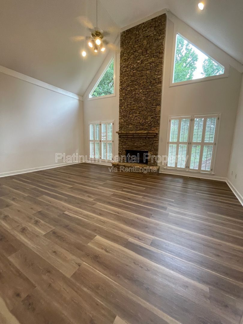 Stunning & exquisite 5 bedroom home on fully finished basement by Platinum Property Management Services, Inc. property image