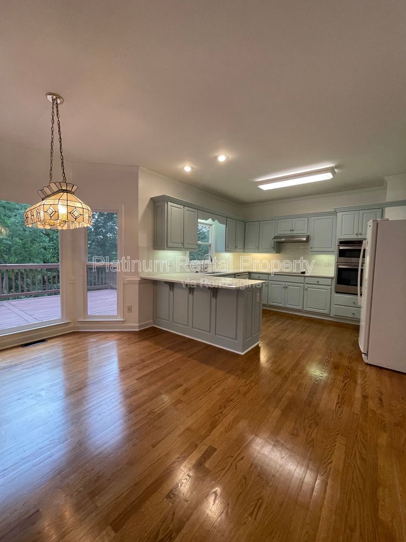 Stunning & exquisite 5 bedroom home on fully finished basement by Platinum Property Management Services, Inc. property image