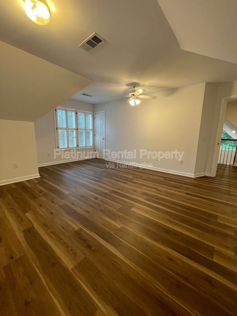 Stunning & exquisite 5 bedroom home on fully finished basement by Platinum Property Management Services, Inc. property image