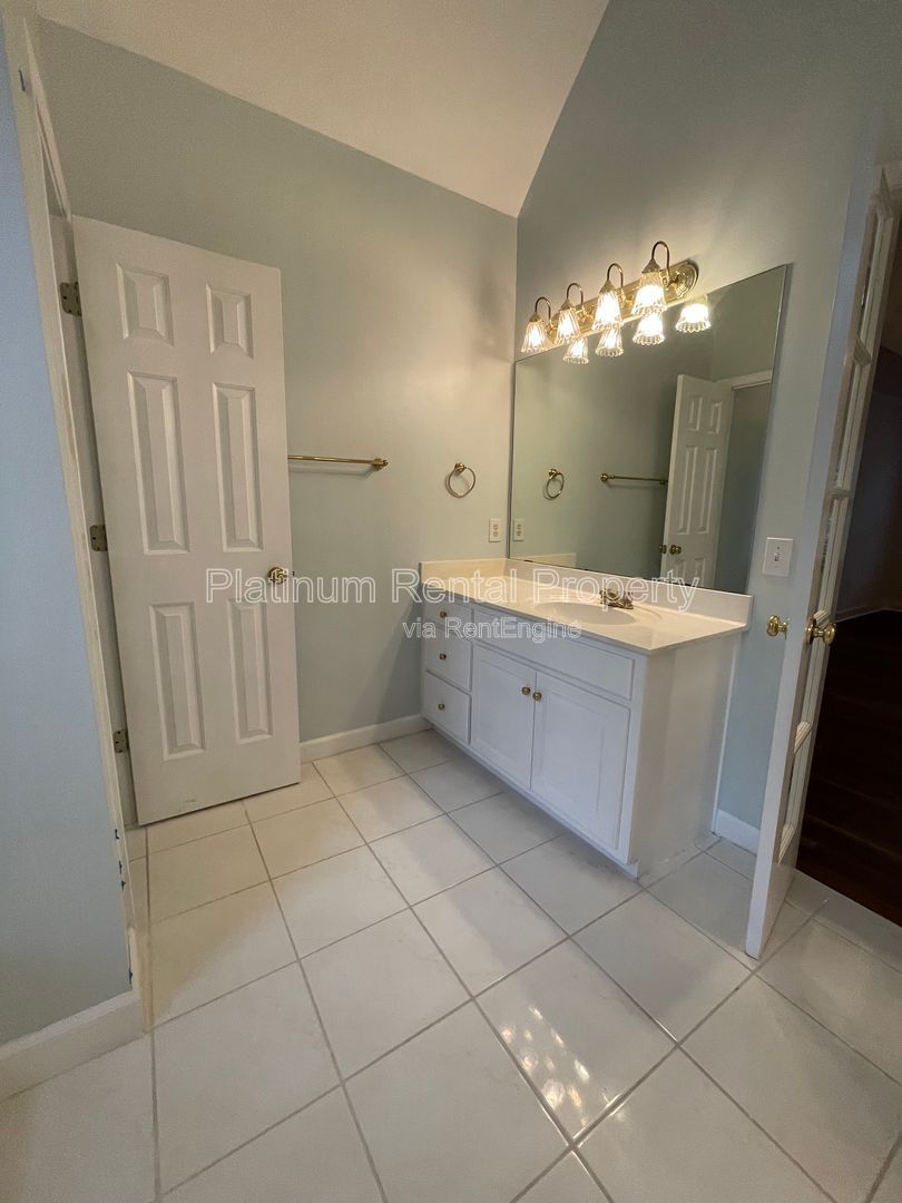 Stunning & exquisite 5 bedroom home on fully finished basement by Platinum Property Management Services, Inc. property image