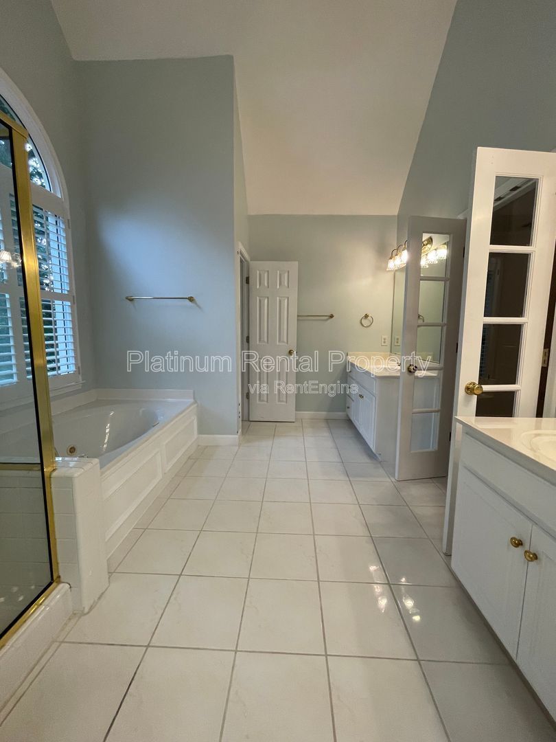 Stunning & exquisite 5 bedroom home on fully finished basement by Platinum Property Management Services, Inc. property image