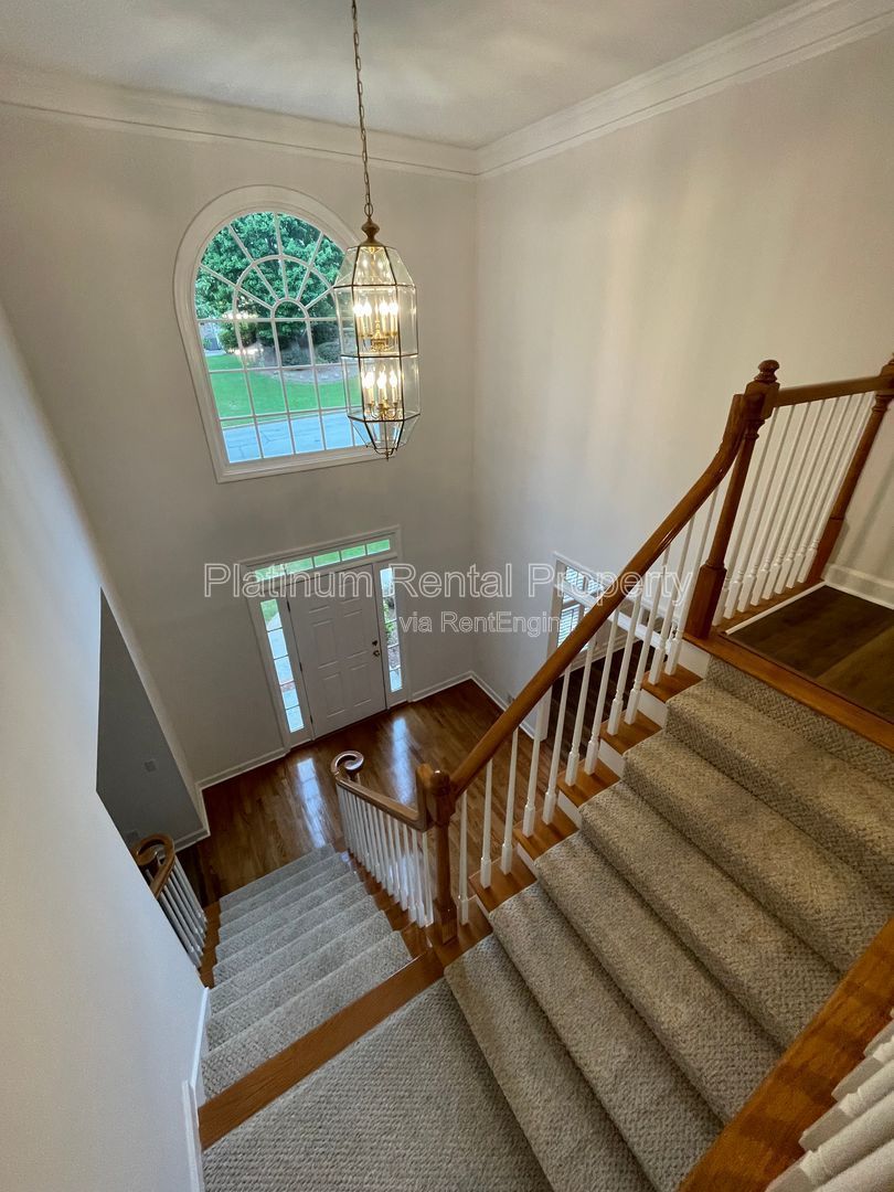 Stunning & exquisite 5 bedroom home on fully finished basement by Platinum Property Management Services, Inc. property image