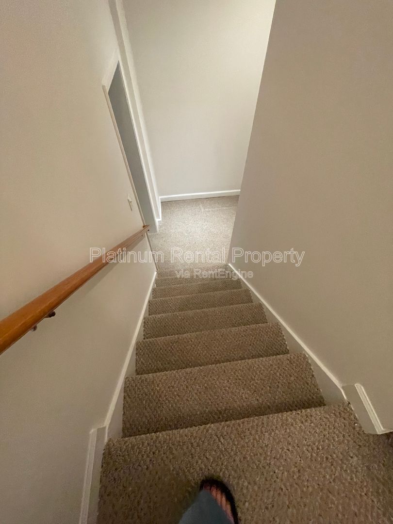 Stunning & exquisite 5 bedroom home on fully finished basement by Platinum Property Management Services, Inc. property image