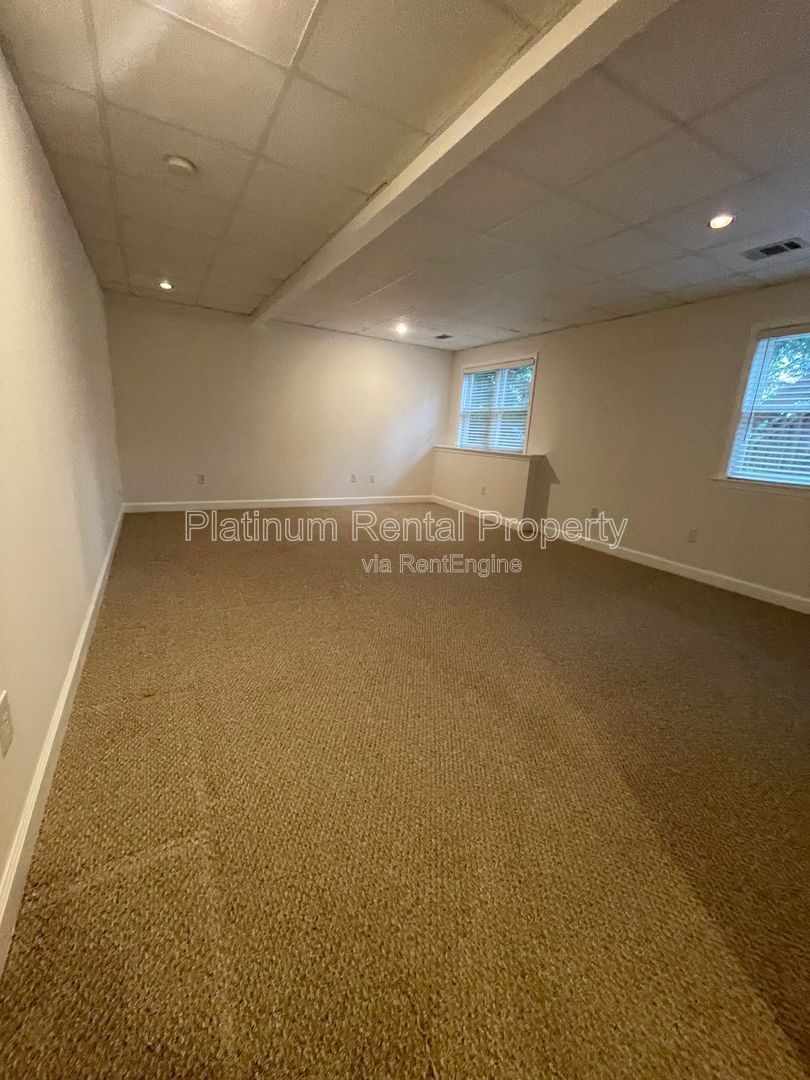 Stunning & exquisite 5 bedroom home on fully finished basement by Platinum Property Management Services, Inc. property image