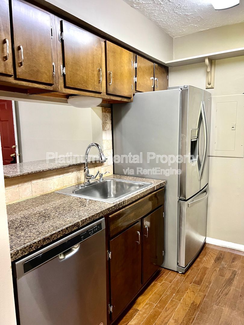 1555 Terrell Mill Pl Se #E property image