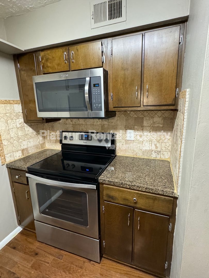 1555 Terrell Mill Pl Se #E property image