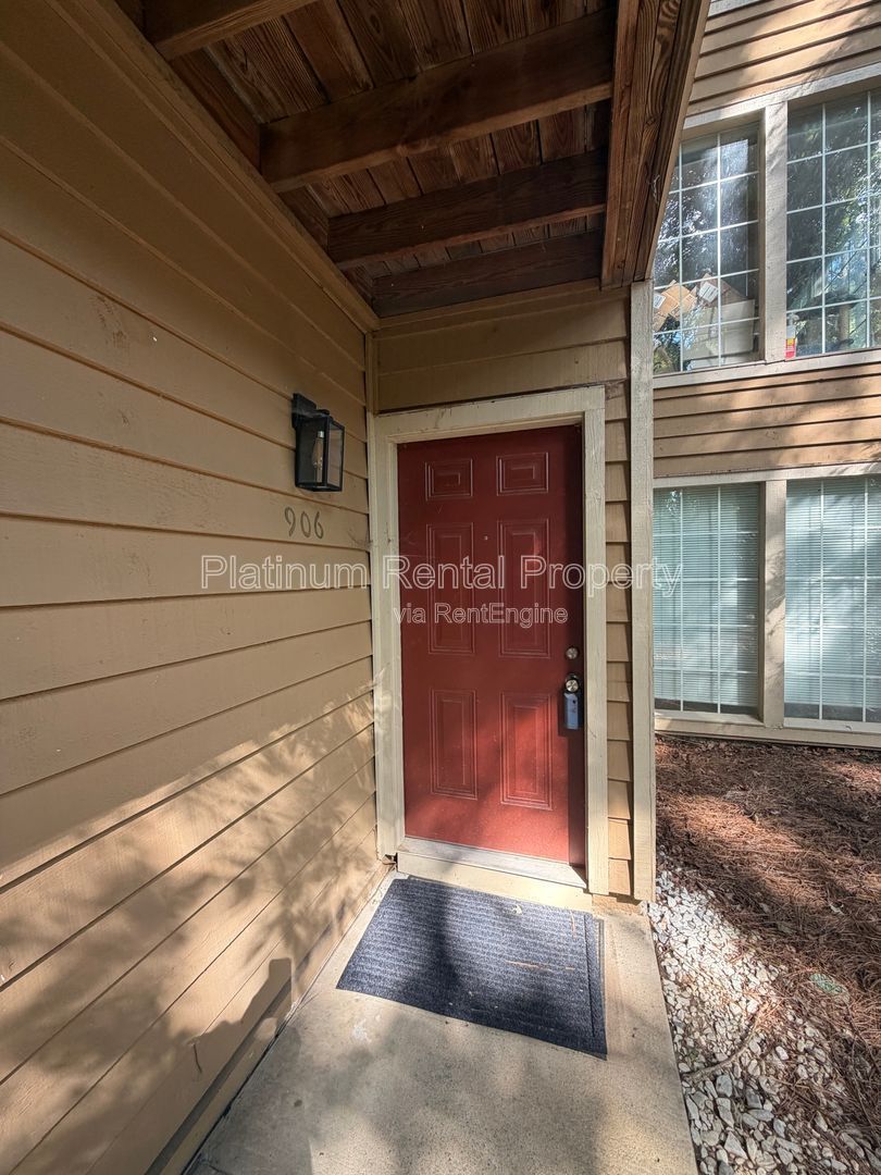 Beautiful UPDATED 2 bedroom condo near Truist Park in Smyrna for rent by Platinum Property Management Services, Inc. property image