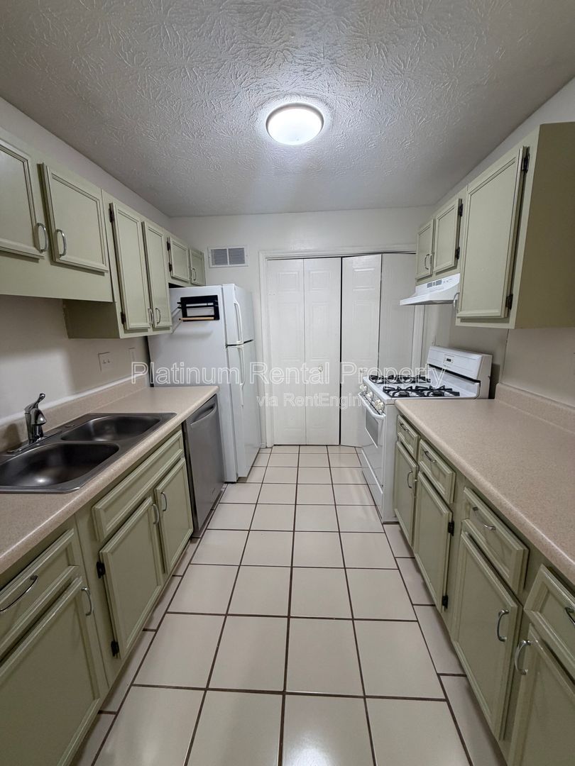 Beautiful UPDATED 2 bedroom condo near Truist Park in Smyrna for rent by Platinum Property Management Services, Inc. property image