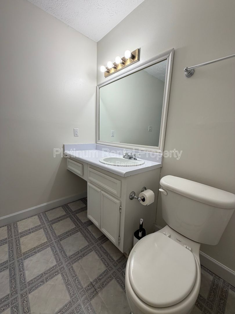 Beautiful UPDATED 2 bedroom condo near Truist Park in Smyrna for rent by Platinum Property Management Services, Inc. property image
