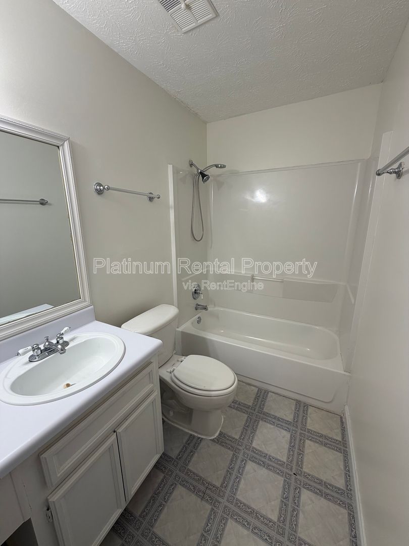 Beautiful UPDATED 2 bedroom condo near Truist Park in Smyrna for rent by Platinum Property Management Services, Inc. property image