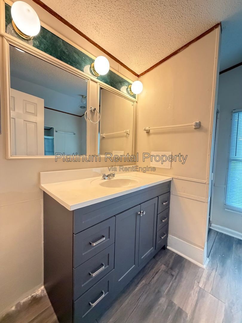 2 Bedroom Home on 1/2 acre lot near Lake Allatoona in Acworth for rent by Platinum Property Management Services, Inc. property image