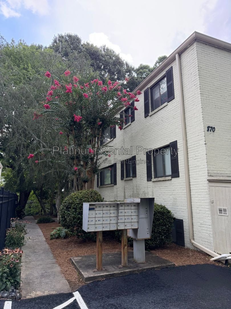 1 bedroom condo in AMAZING midtown location by Platinum Property Management Services, Inc. property image