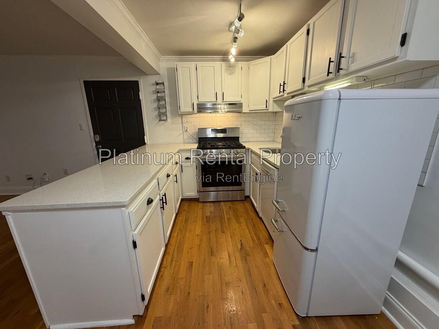 1 bedroom condo in AMAZING midtown location by Platinum Property Management Services, Inc. property image