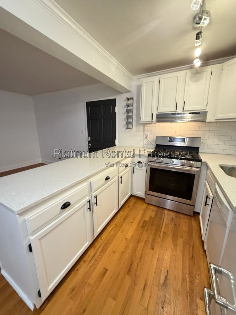 1 bedroom condo in AMAZING midtown location by Platinum Property Management Services, Inc. property image