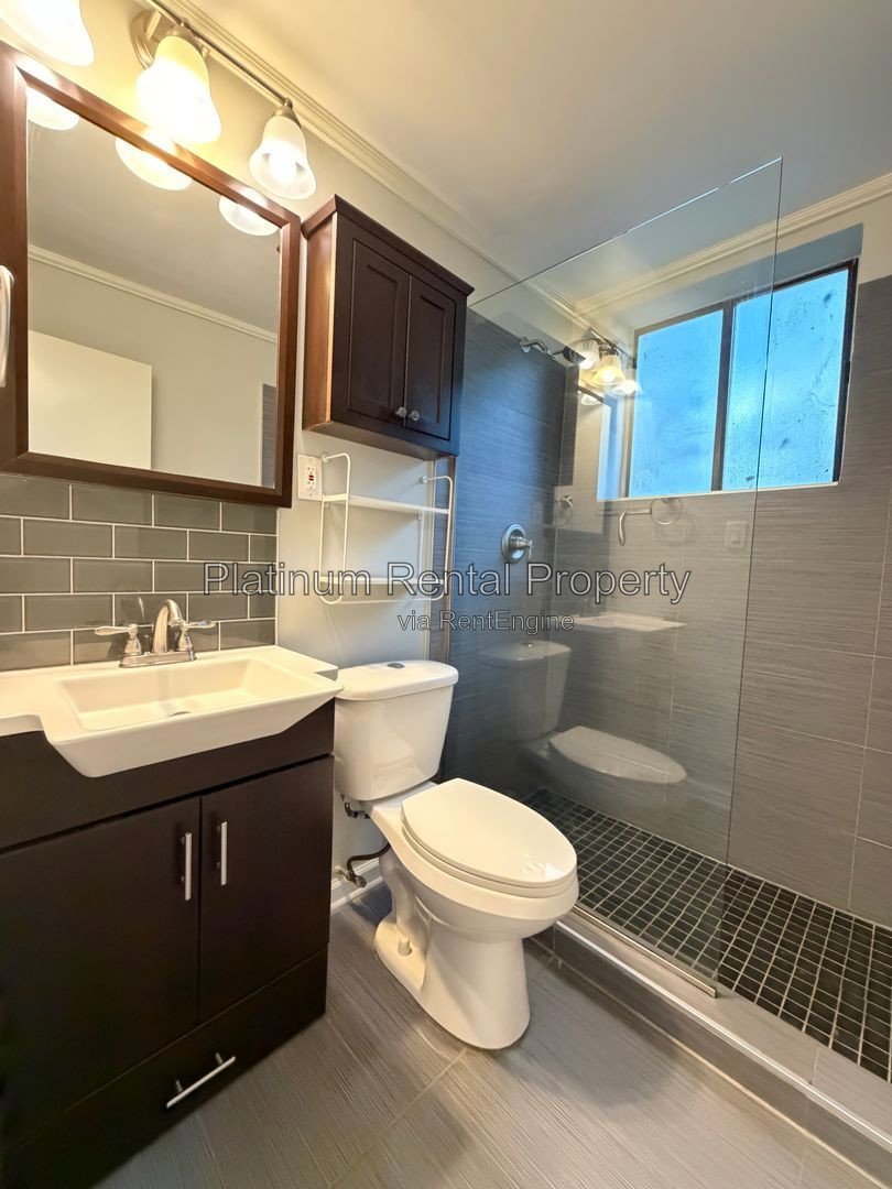 1 bedroom condo in AMAZING midtown location by Platinum Property Management Services, Inc. property image
