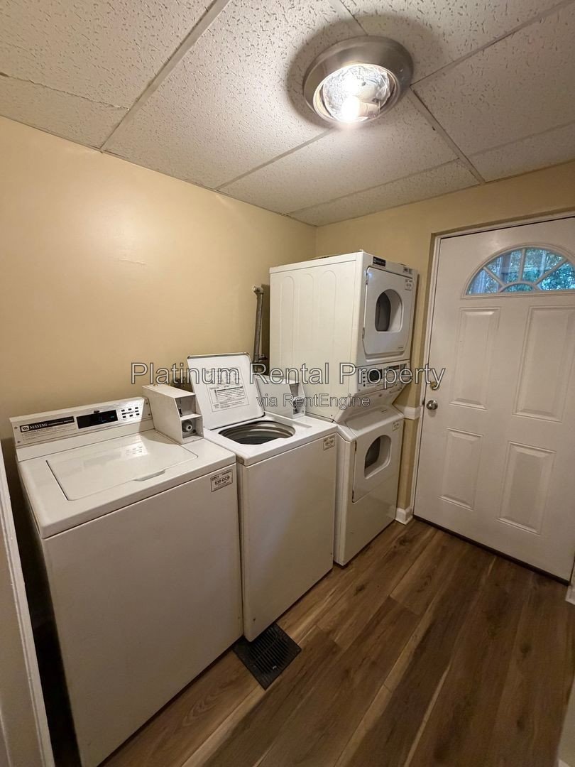 1 bedroom condo in AMAZING midtown location by Platinum Property Management Services, Inc. property image