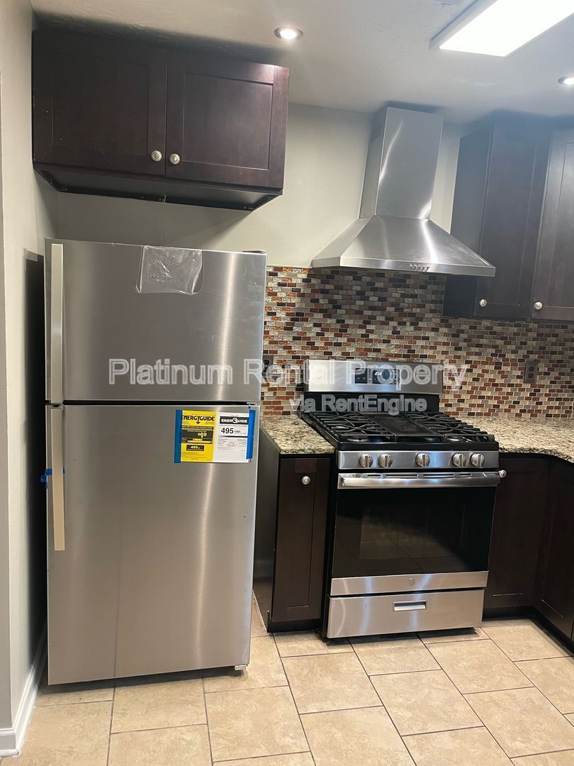 1823 Broadway St property image