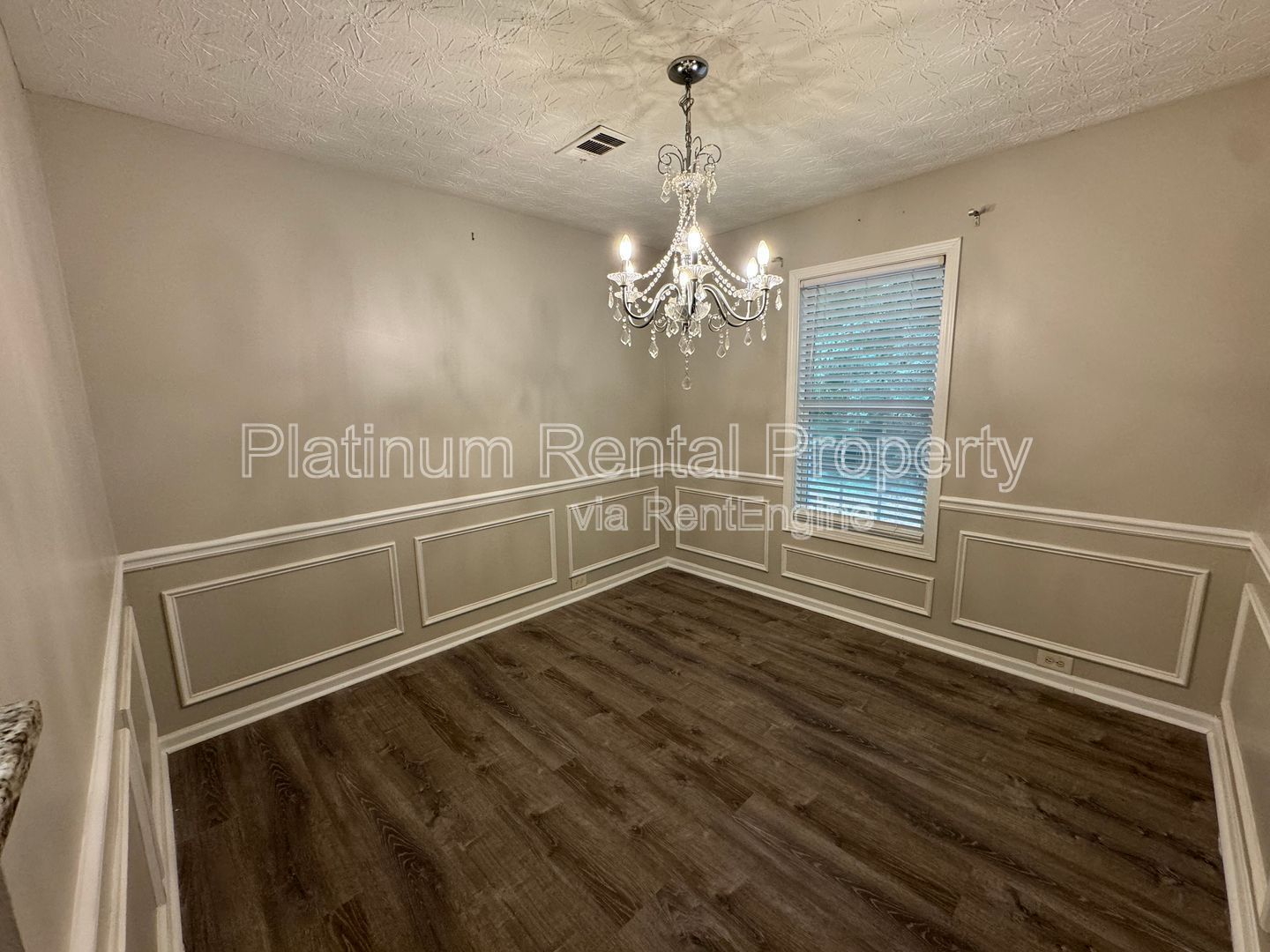 1823 Broadway St property image