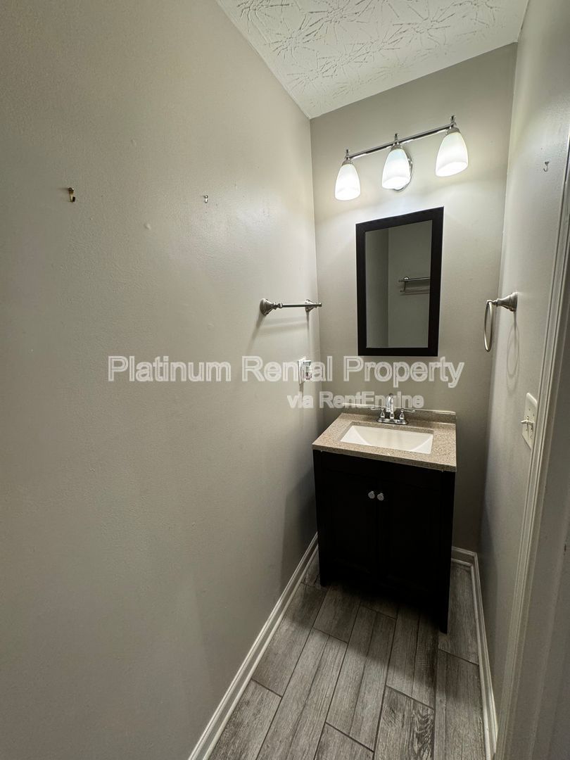 1823 Broadway St property image