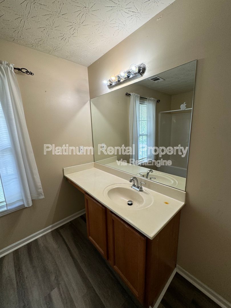 1823 Broadway St property image