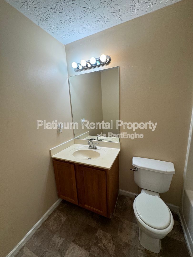 1823 Broadway St property image