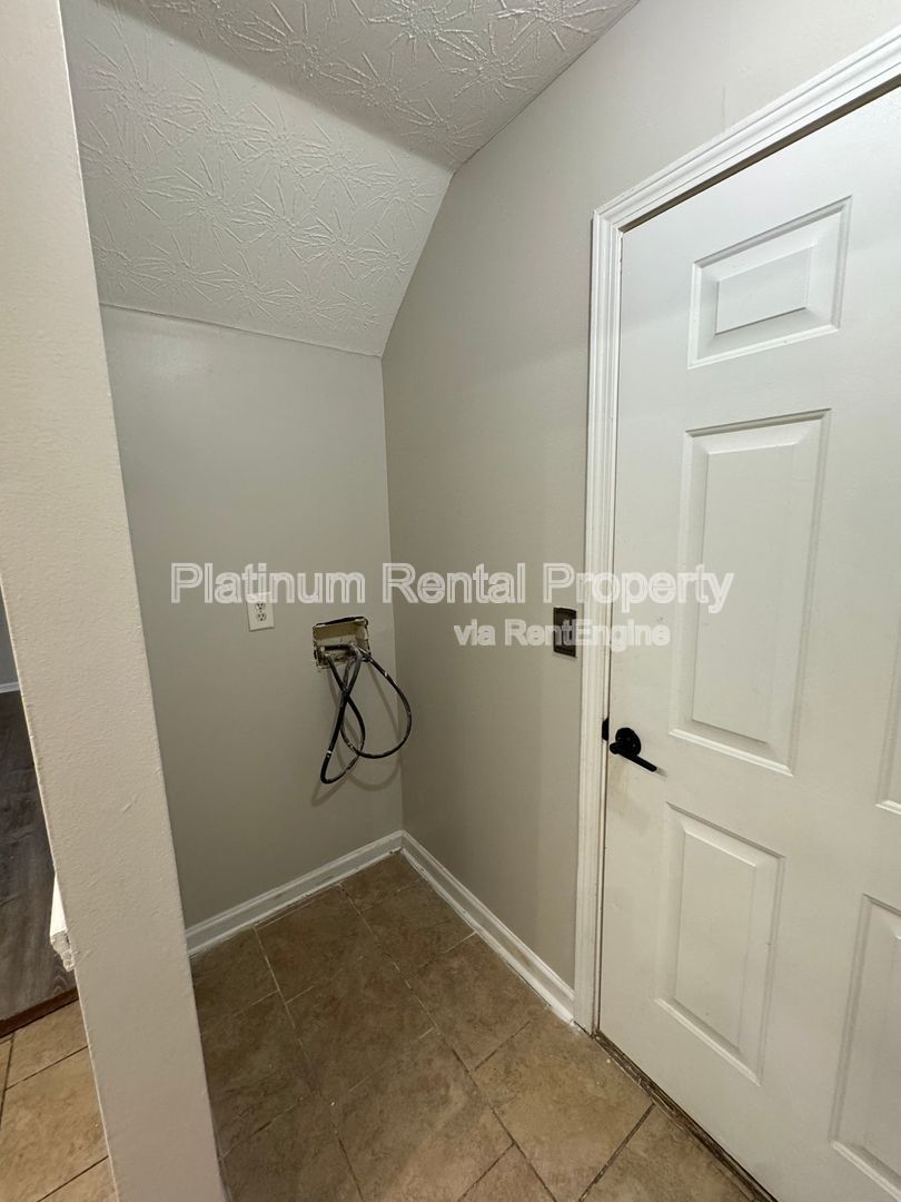 1823 Broadway St property image