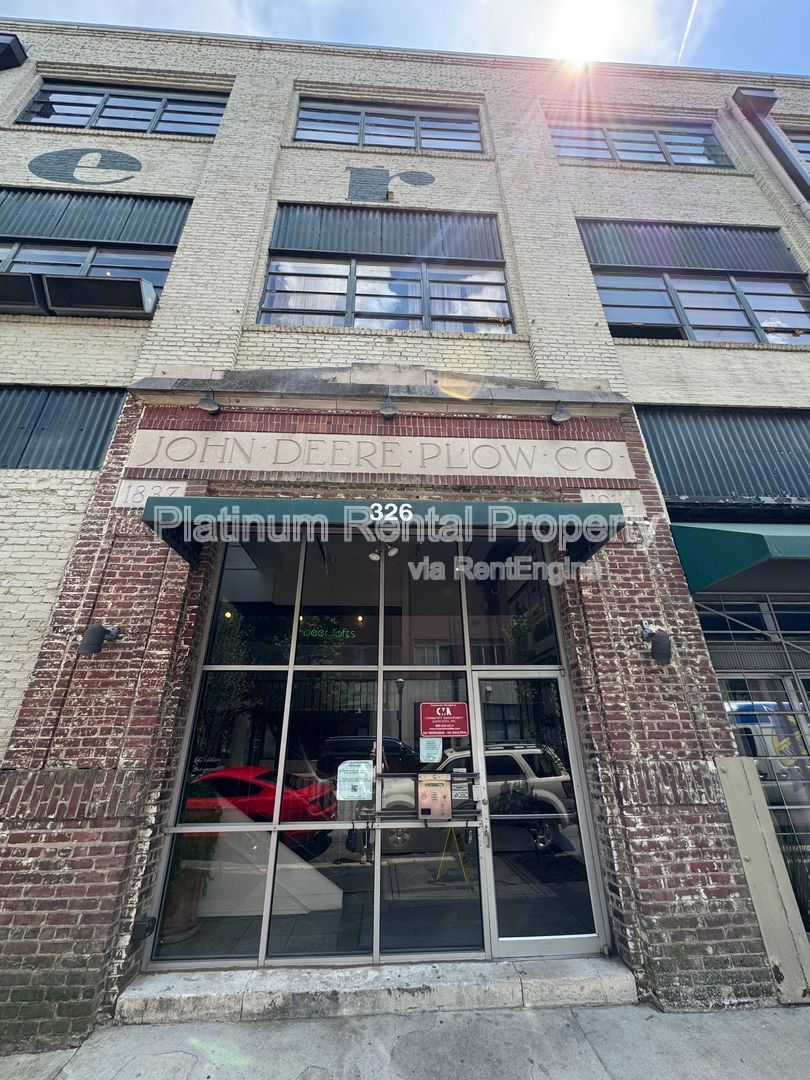 LOCATION, LOCATION, LOCATION! Gorgeous, downtown 2-story 3 bedroom loft in Atlanta by Platinum Property Management Services, Inc. property image